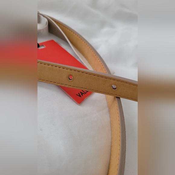 AUTH VALENTINO SHINNY BELT - Picture 8 of 8